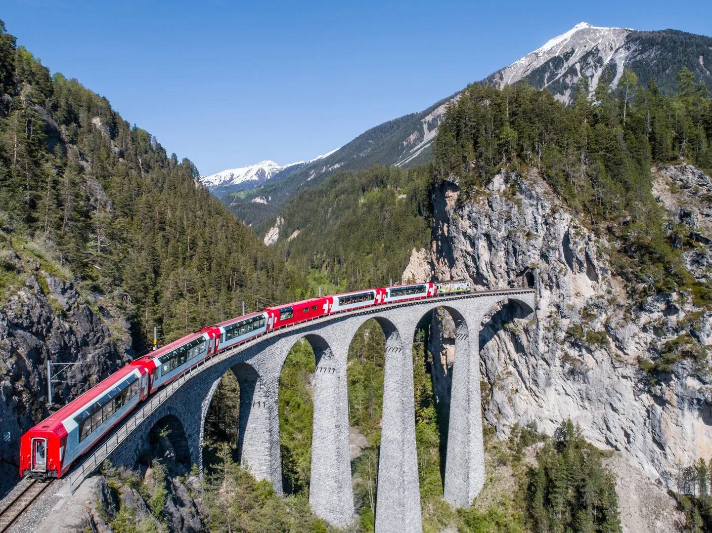Landwasserviaduct met de Glacier Express