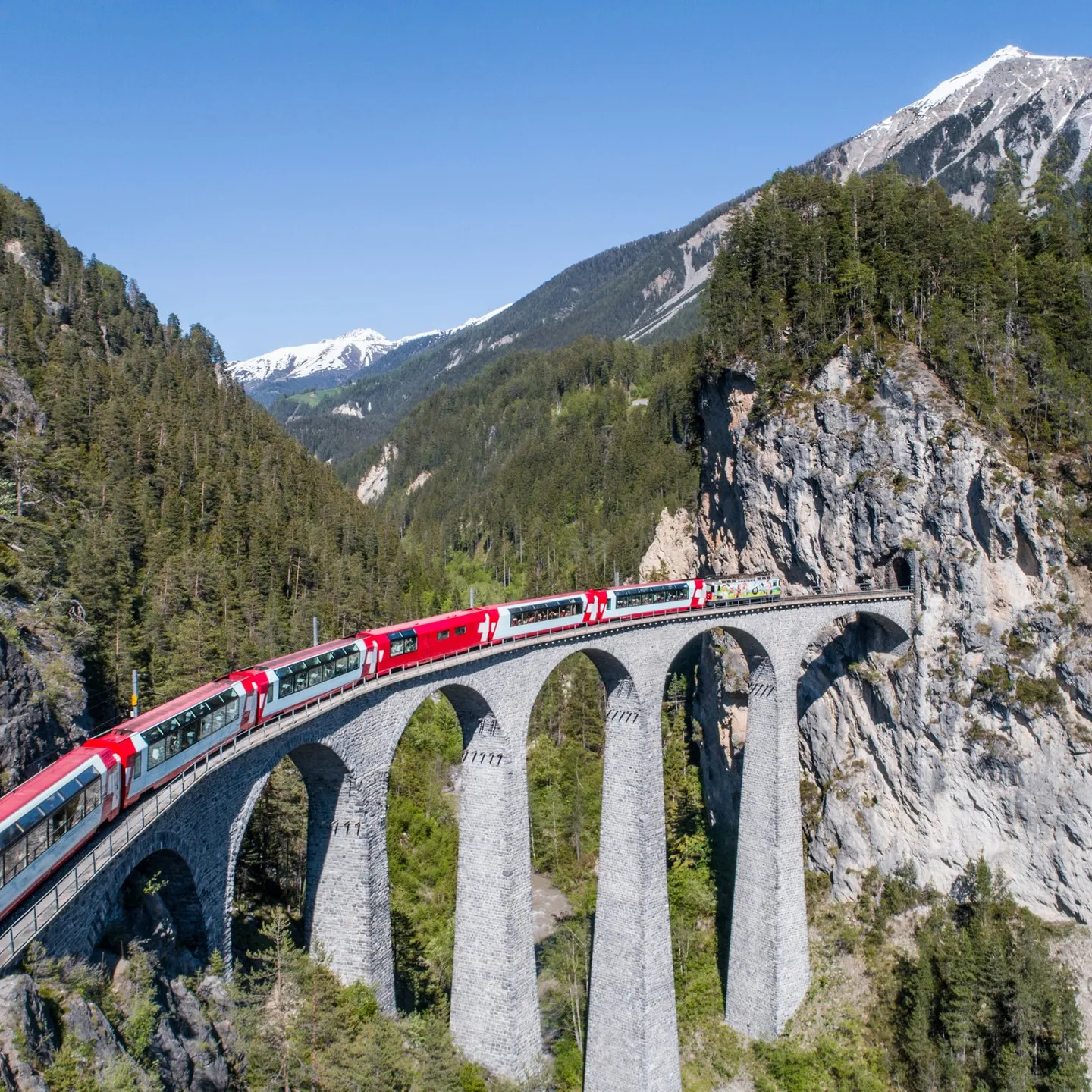Landwasserviaduct met de Glacier Express