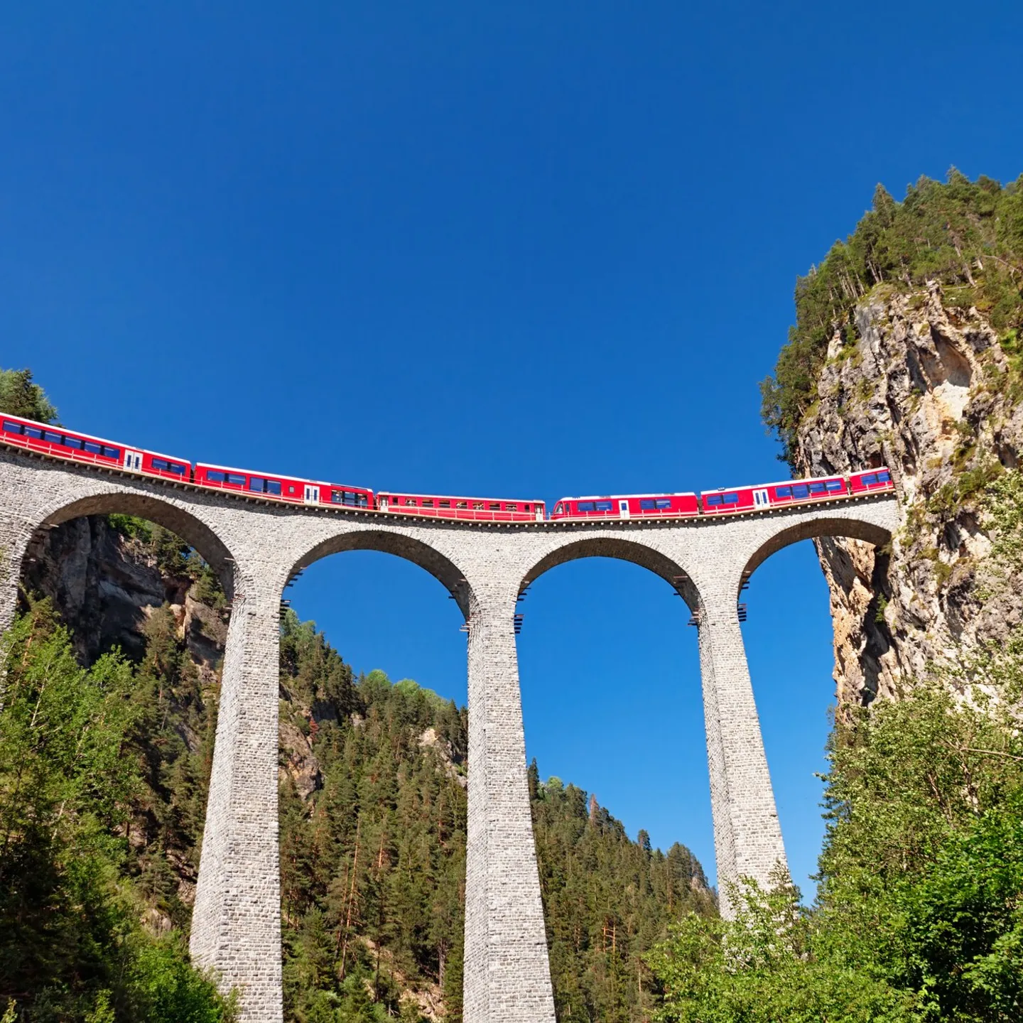 Het beroemde Landwasserviaduct nabij Filisur