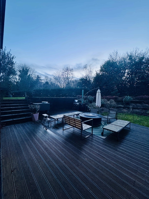 Contemporary interior with double-height ceiling in RG8 Reading – Love Locations