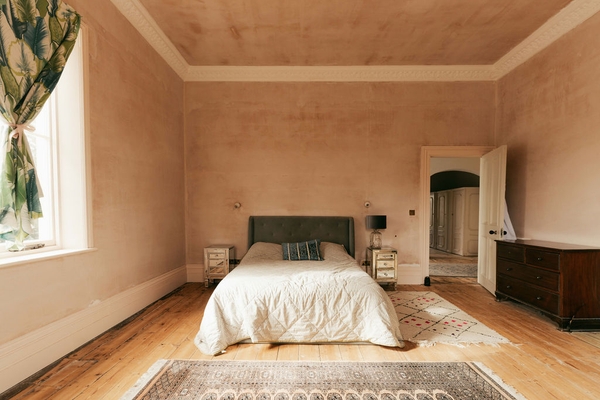 Elegant Victorian home with classic architectural features in Weybridge KT13 – Love Locations
