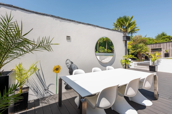 Hove BN3 modern home with stylish bathrooms and annexe – Love Locations