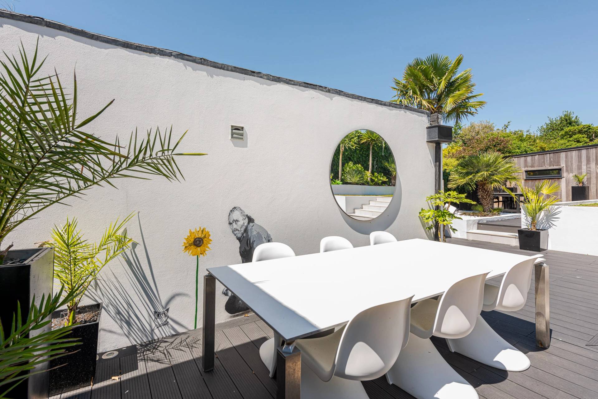 Hove BN3 modern home with stylish bathrooms and annexe – Love Locations
