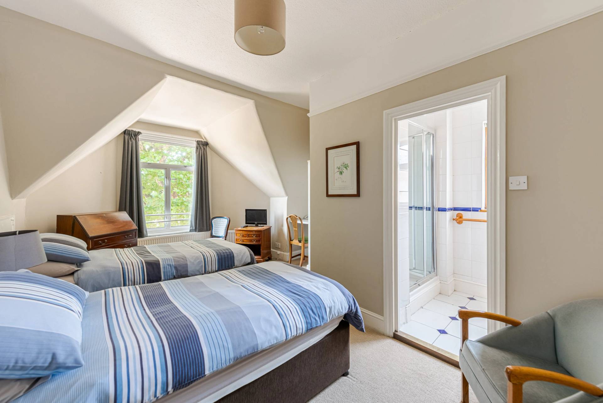 Historic former hotel in W6 with aged interiors and period architectural elements