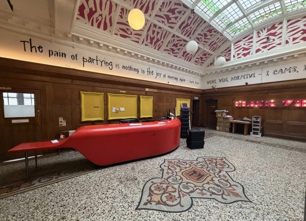King’s Cross wood-panelled hall interior – Love Locations