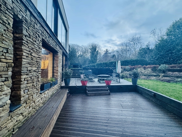 Contemporary house design with expansive windows in RG8 Reading – Love Locations