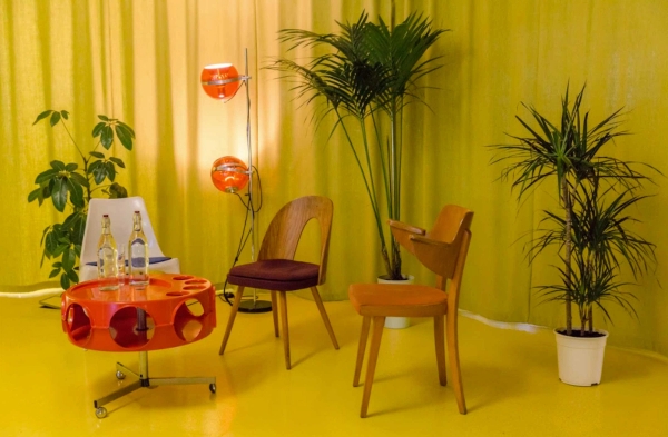 Contemporary Whitechapel London event venue with open seating area and architectural skylight – love locations