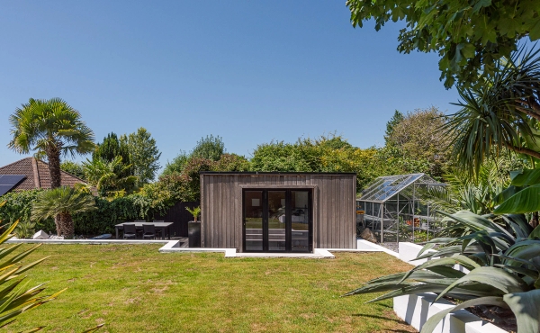 Hove BN3 house with seamless indoor outdoor flow – Love Locations