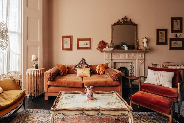 Elegant Hackney Victorian property with tall windows and fireplace – Love Locations