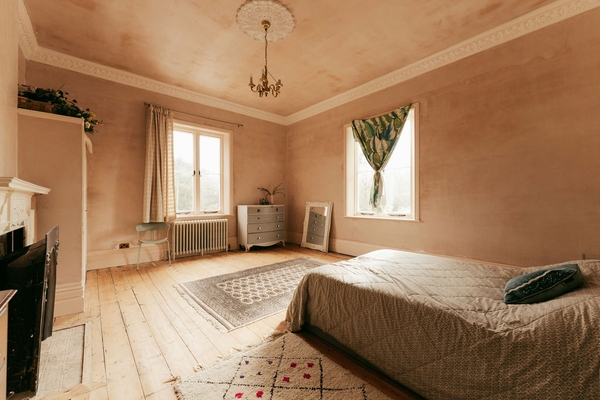 eriod Weybridge property with panelled walls and antique details – Love Locations