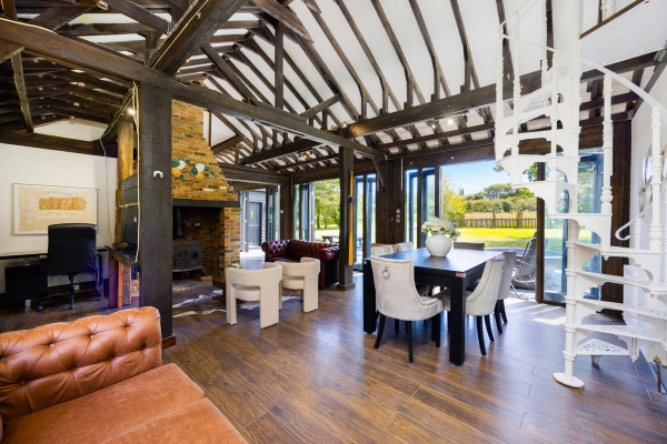 Rustic Essex barn conversion with garden views RM4 – Love Locations
