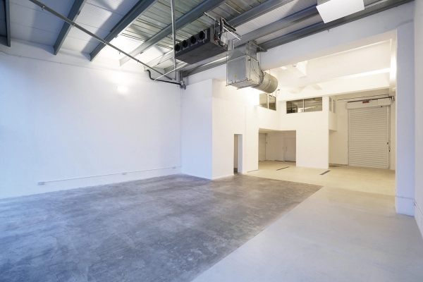 Contemporary industrial studio space in East London E1 with polished concrete floors – Love Locations