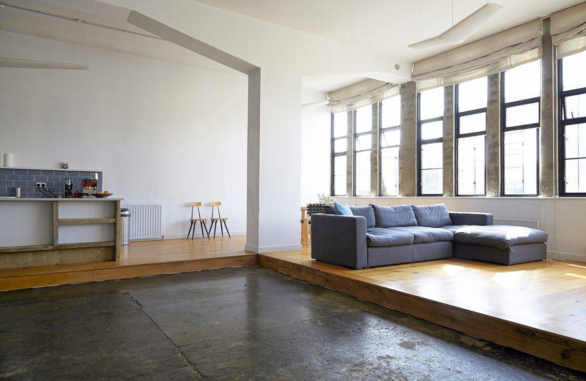 Open-plan industrial loft apartment with high ceilings in Upper Clapton E5 London – Love Locations