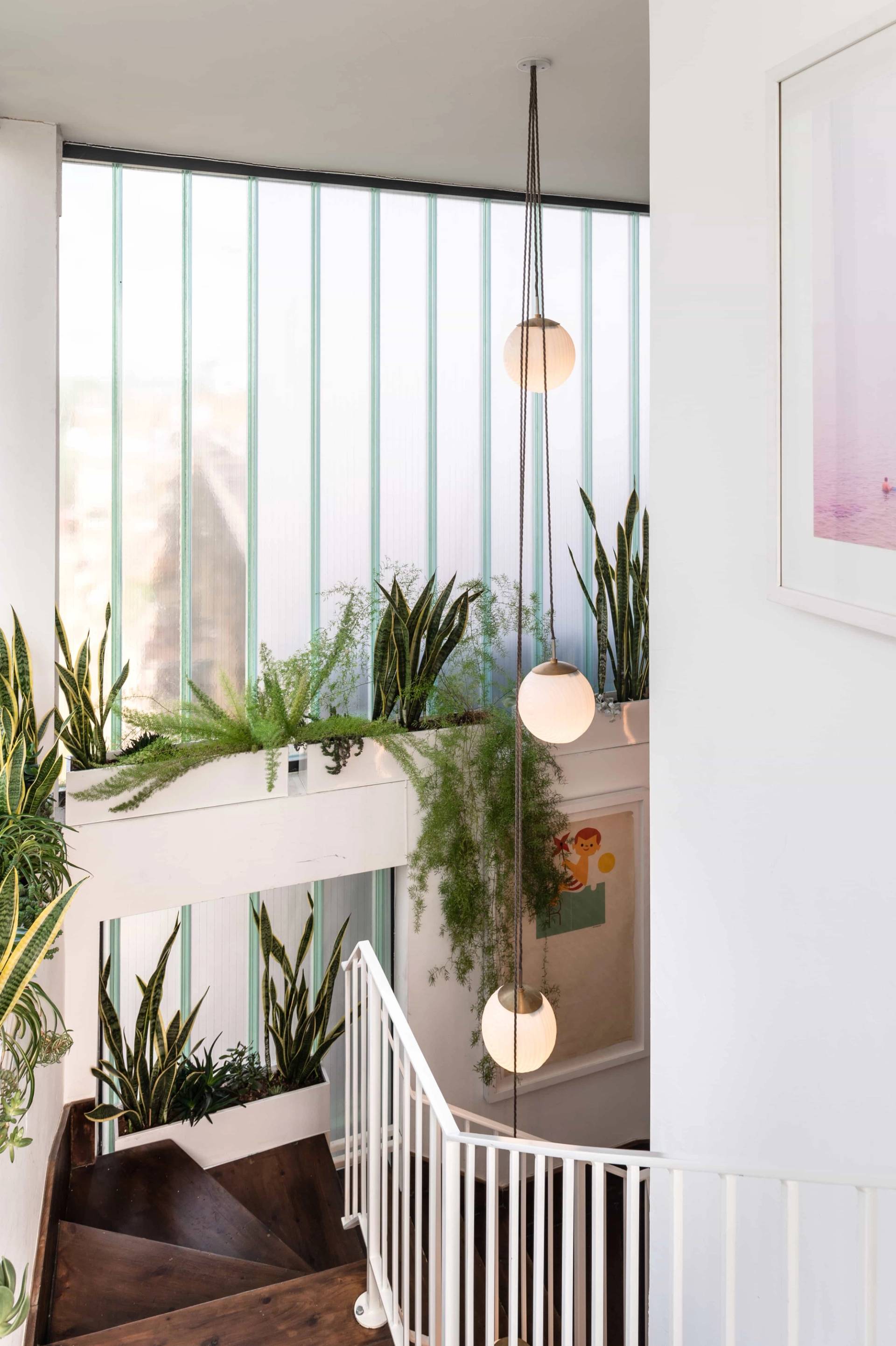 Kitchen studio with timber beams and open layout in Angel N1 – love locations