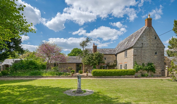 Period countryside property with warm interiors – Love Locations