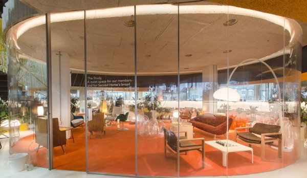 Contemporary London workspace and meeting area with colourful seating in Whitechapel E1 – love locations