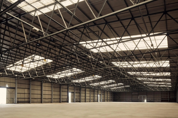 Industrial warehouse shoot space in South East London highlighting massive steel framework ceilings and daylighting, listed exclusively on Love Locations.