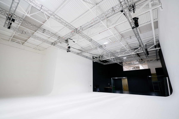 Acton W3 studio space for filming photography with seamless white backdrop – love locations