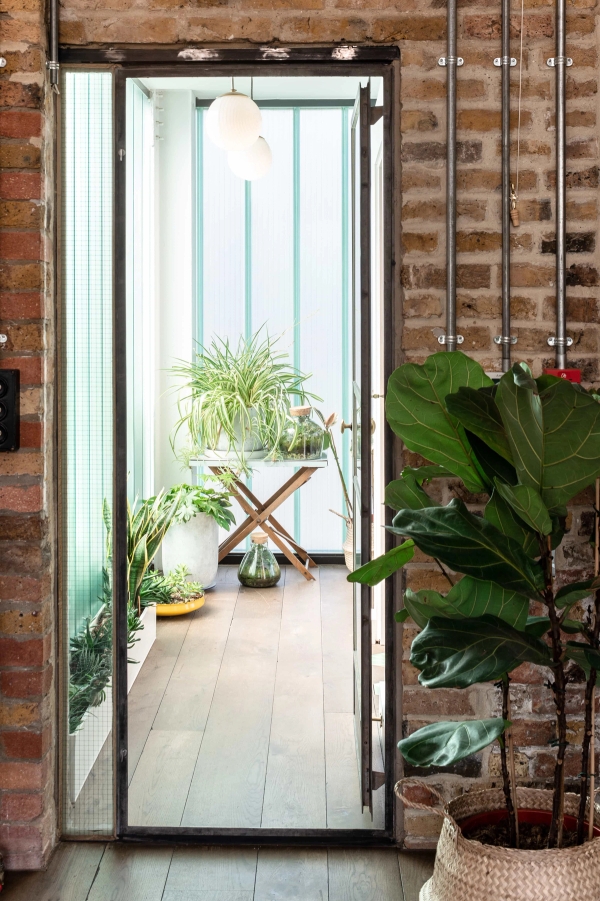 Bright Angel kitchen studio with island and factory windows – love locations