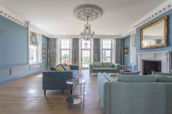 Expansive country estate with formal façade and grounds in Haywards Heath – love locations