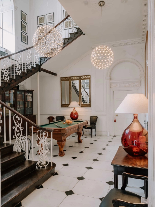 Bracknell Berkshire RG42 period country house façade – Love Locations