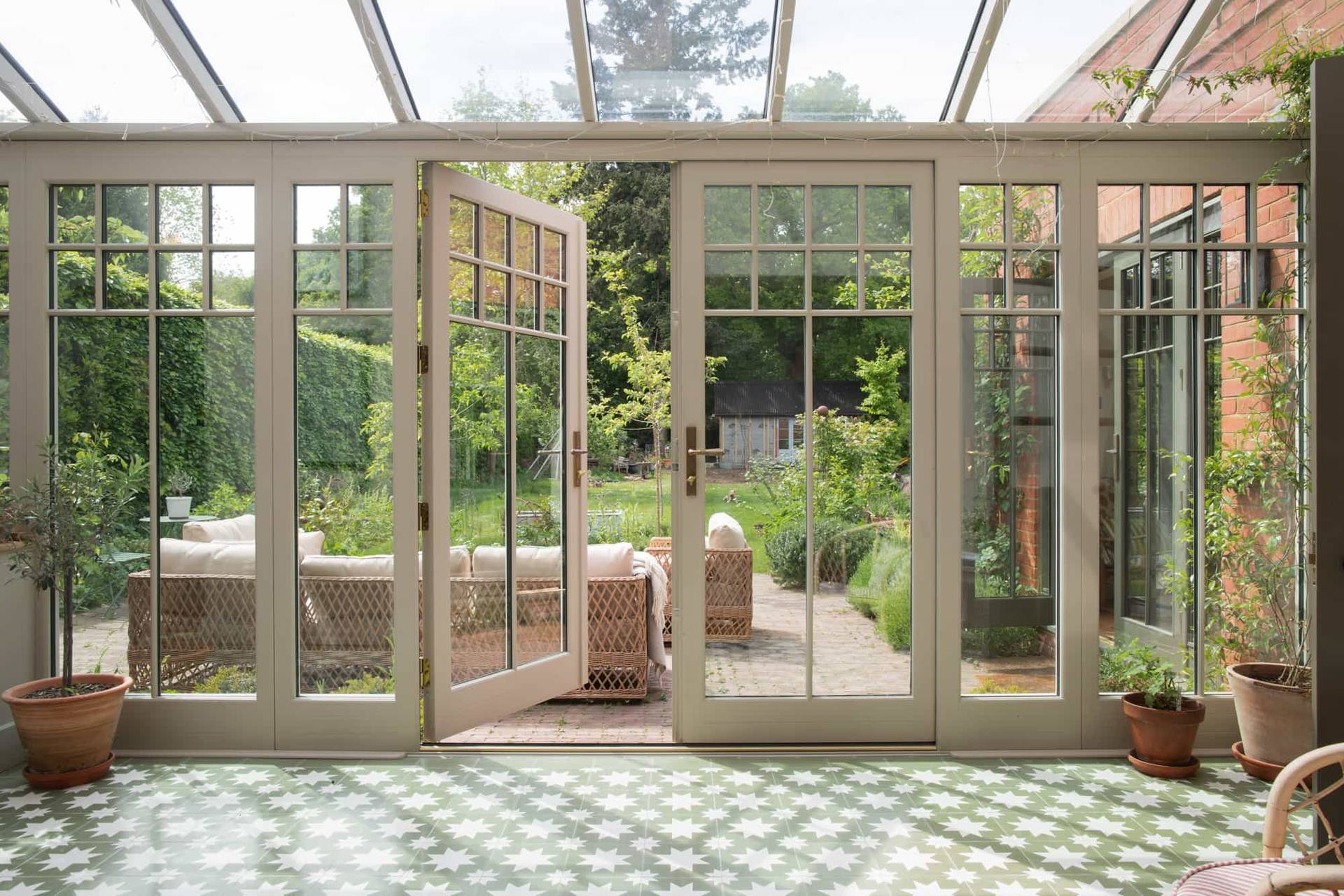 Modern house interior in Horsley, Surrey with open-plan living space, ideal film and TV location – Love Locations.
