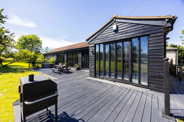 Countryside barn with exposed beams and timber floors RM4 – Love Locations