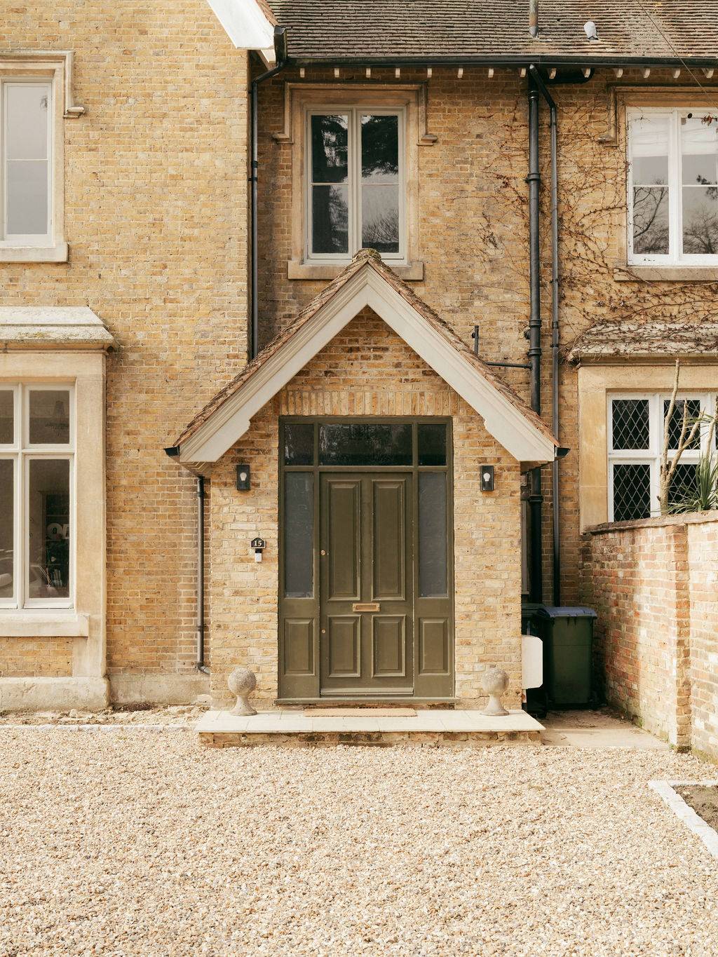 Elegant Victorian house interior with high ceilings in Weybridge St George’s Hill KT13 – Love Locations