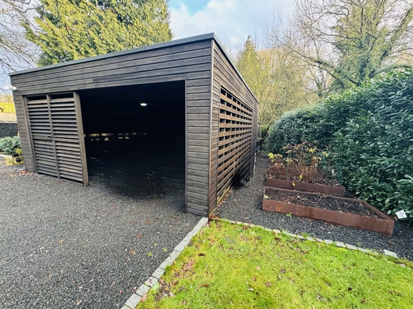 Modern residential property with open-plan living in RG8 – Love Locations