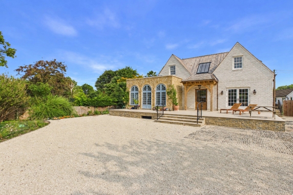 Love Locations luxury farmhouse exterior filming location with gravel driveway