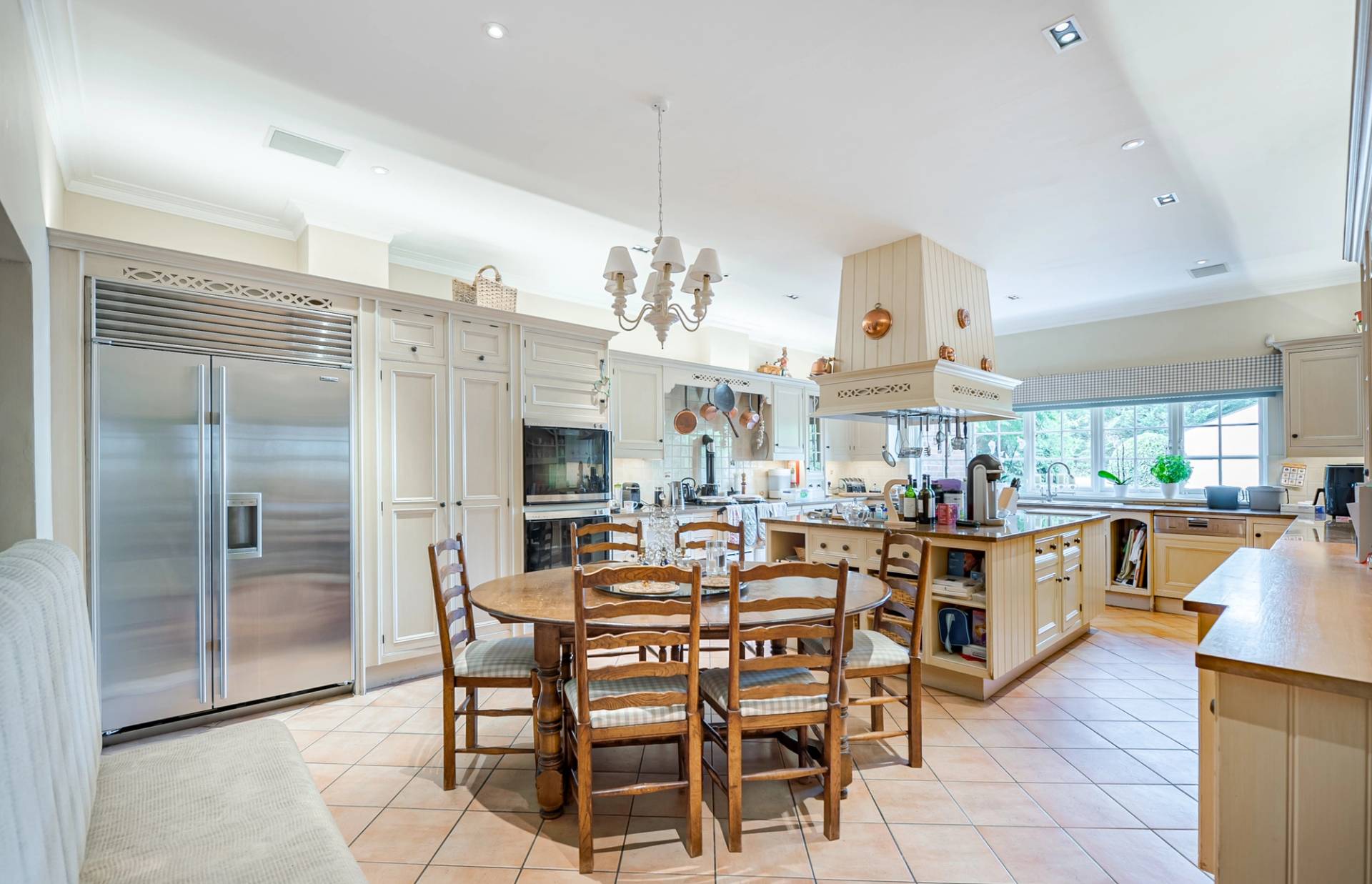 Generous proportions of a 7-bedroom country estate.