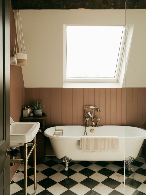 Period Weybridge property with panelled walls and antique details – Love Locations