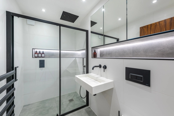 BN3 contemporary home with large glass doors and palm trees – Love Locations