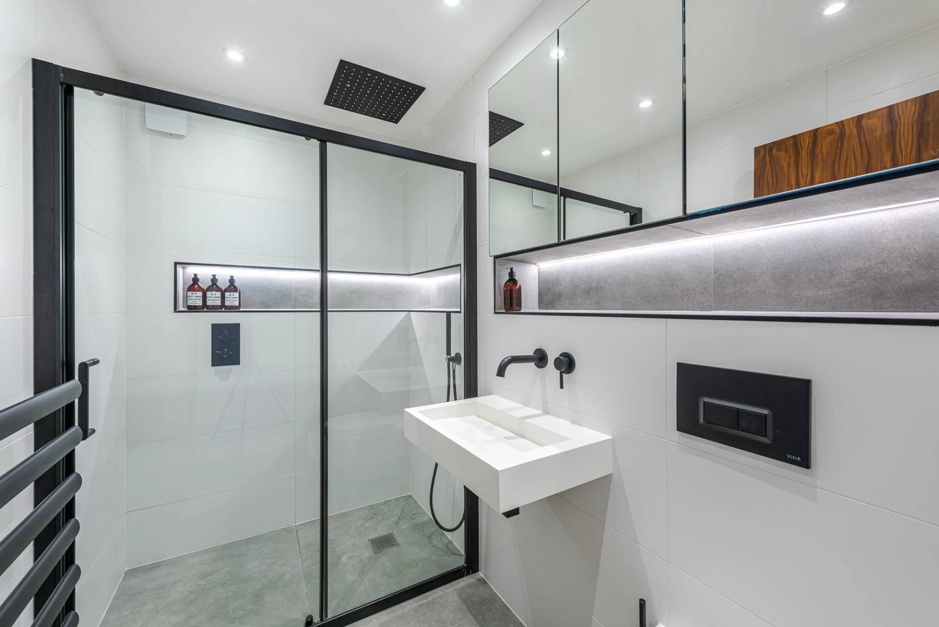 BN3 contemporary home with large glass doors and palm trees – Love Locations