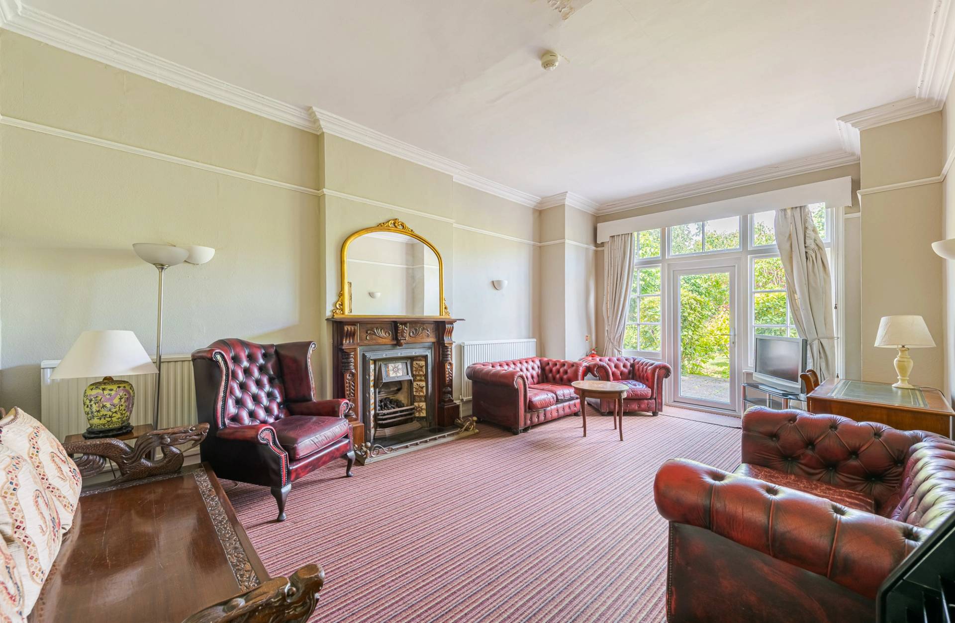 Historic former hotel building in W6 with ten bedrooms and retained period features