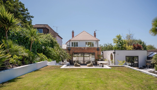 Hove BN3 contemporary home with sunken seating area – Love Locations