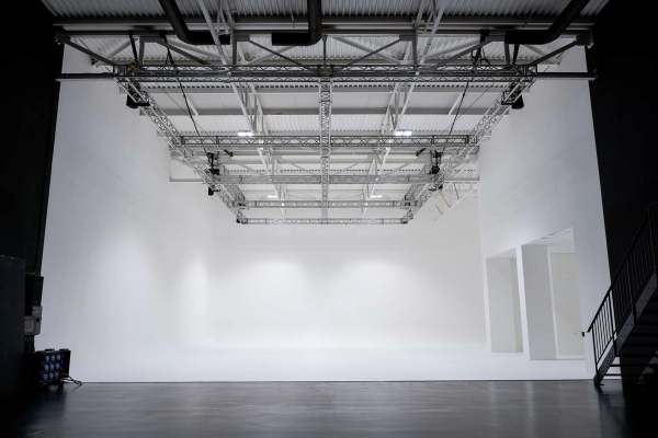 Industrial studio complex in Acton London W3 with black and white shooting spaces – love locations