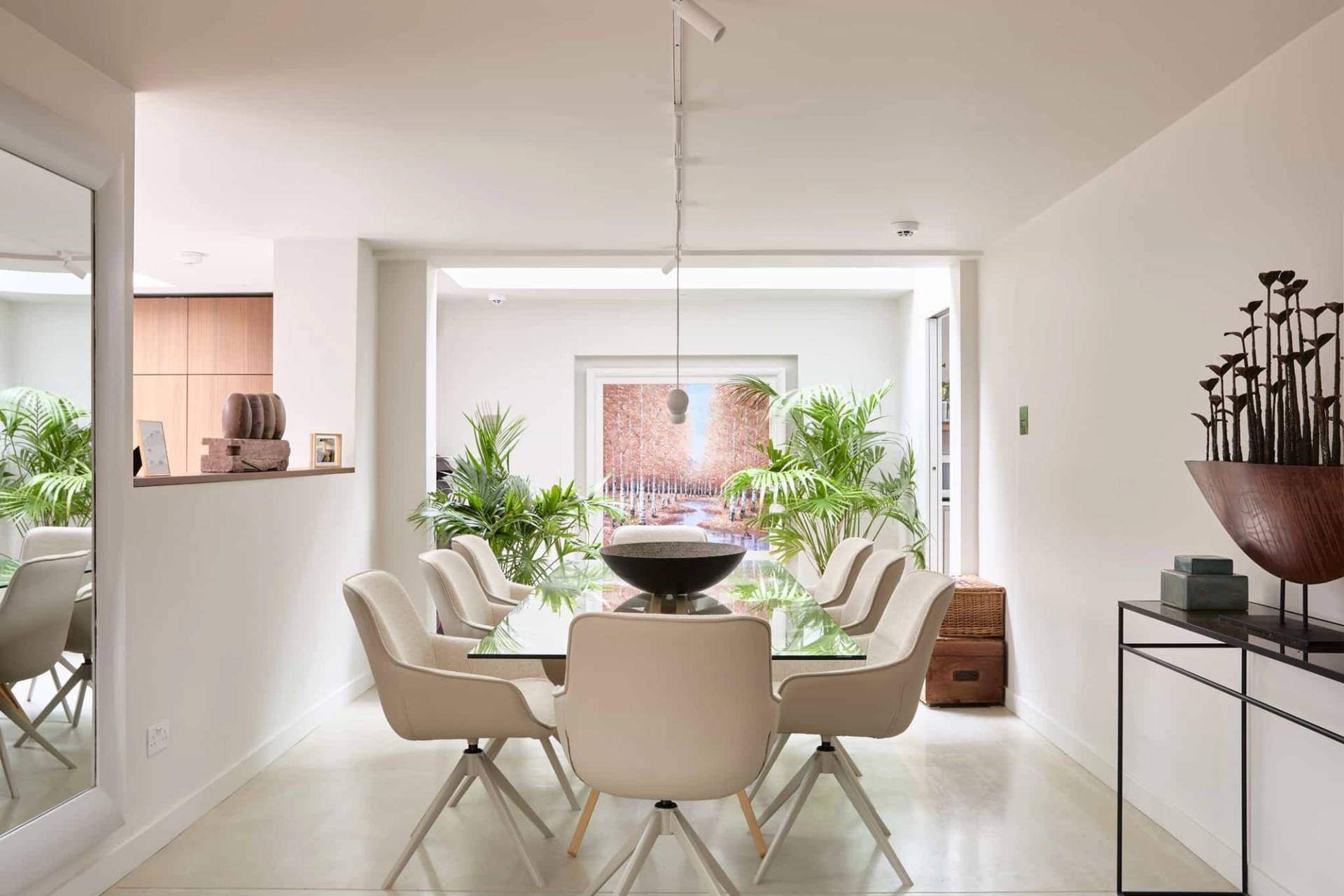 Outdoor dining area in Chiswick garden W4, Love Locations