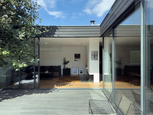 Modern courtyard with water feature at Highgate Zen Love Locations property.