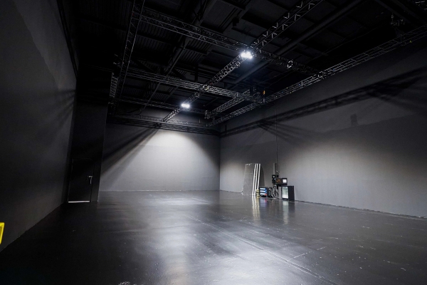 Spacious blackout style studio for filming and photography in Acton West London W3 – love locations