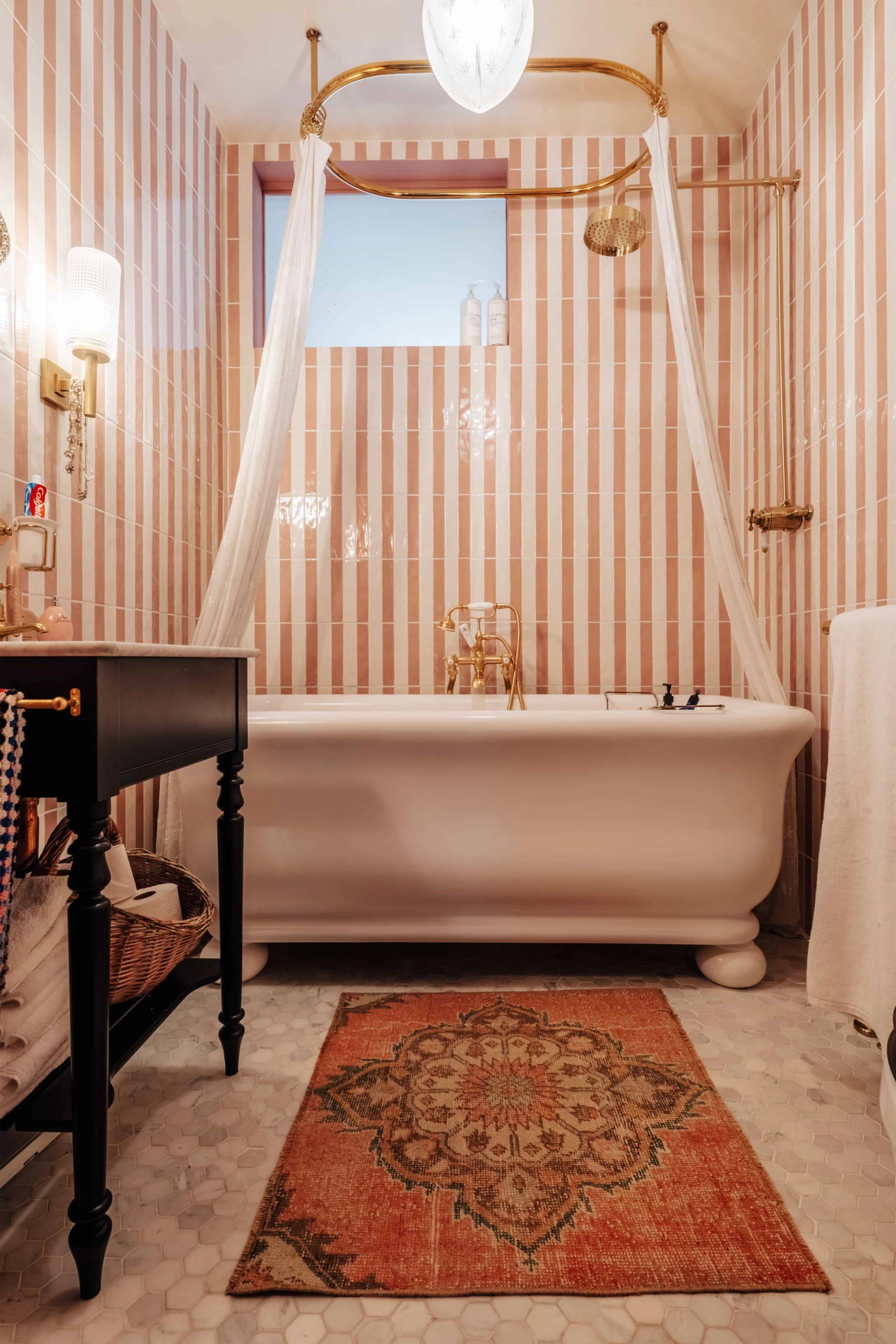 East London Victorian home interior with classic decor and fireplace – Love Locations