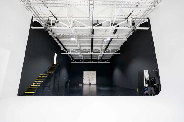 Large open plan studio for filming and photography in Acton W3 – love locations