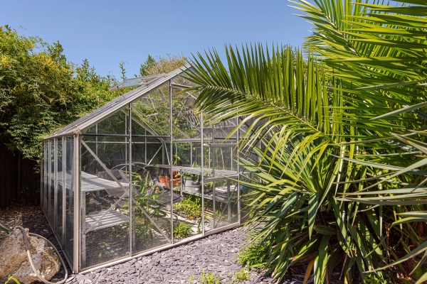Modern tropical-inspired home in Hove BN3 – Love Locations