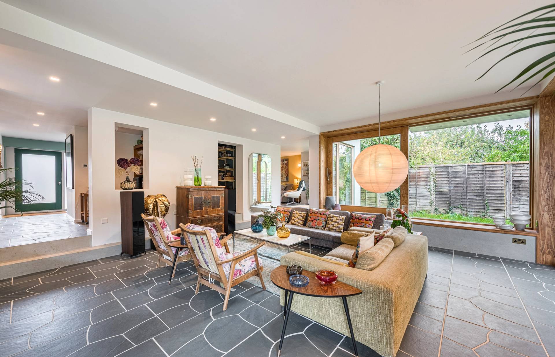 RG9 contemporary home with large garden – Love Locations