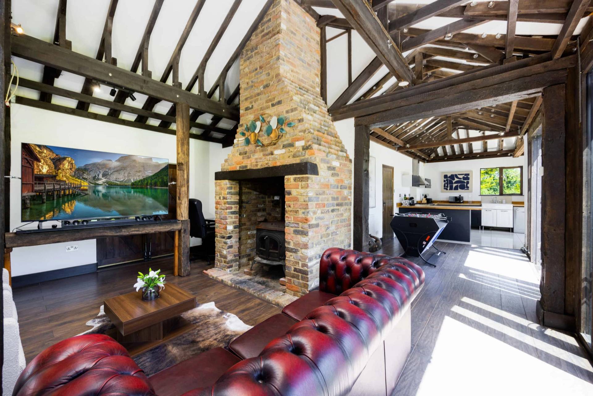 Countryside barn conversion with exposed timber structure RM4 – Love Locations