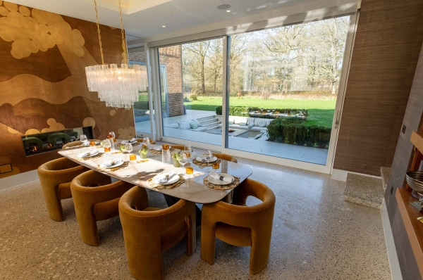 Love Locations high-end video shoot location Godalming: Dining zone accented by custom timber shelves and expansive sliding glass patio doors, ideal for luxury brand campaigns and interviews.