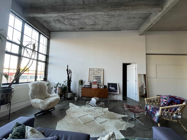 Modern loft kitchen with pink cabinetry in Upper Clapton E5 Hackney – Love Locations