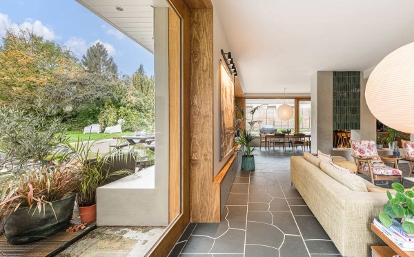 Henley-on-Thames modern kitchen dining area – Love Locations