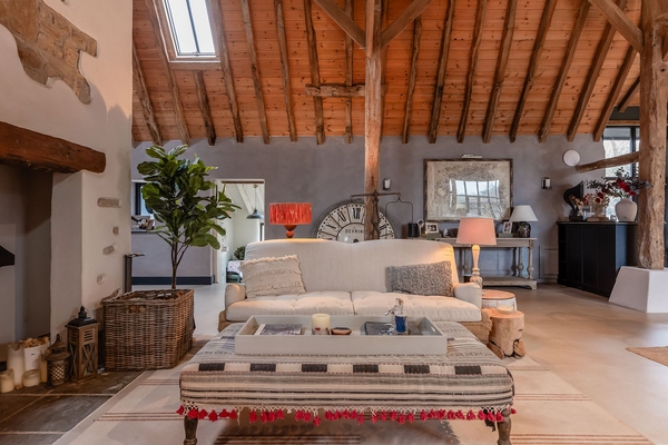 Rustic structure meets modern design in Petersfield Love Locations.
