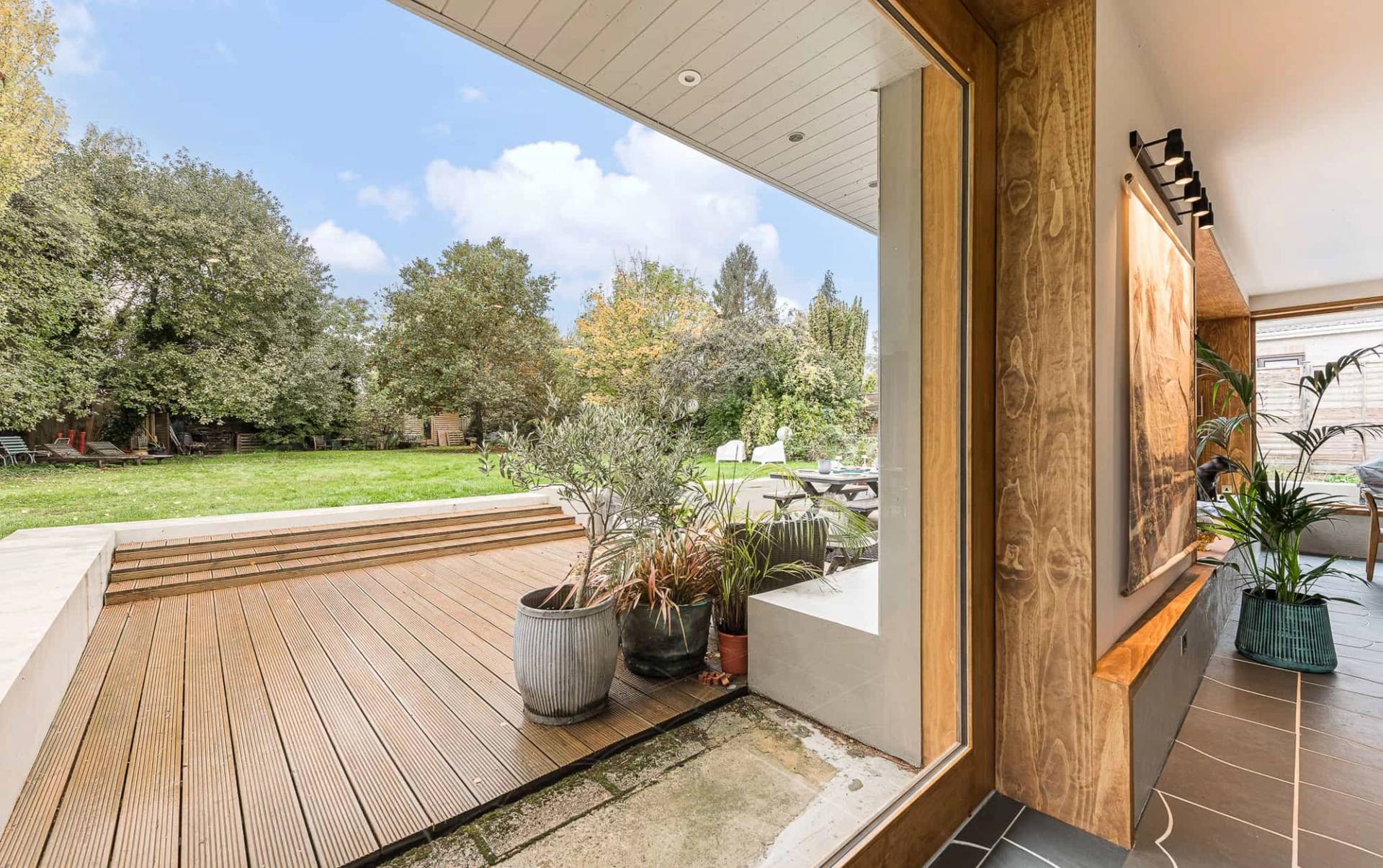 Contemporary RG9 home with expansive glazing – Love Locations